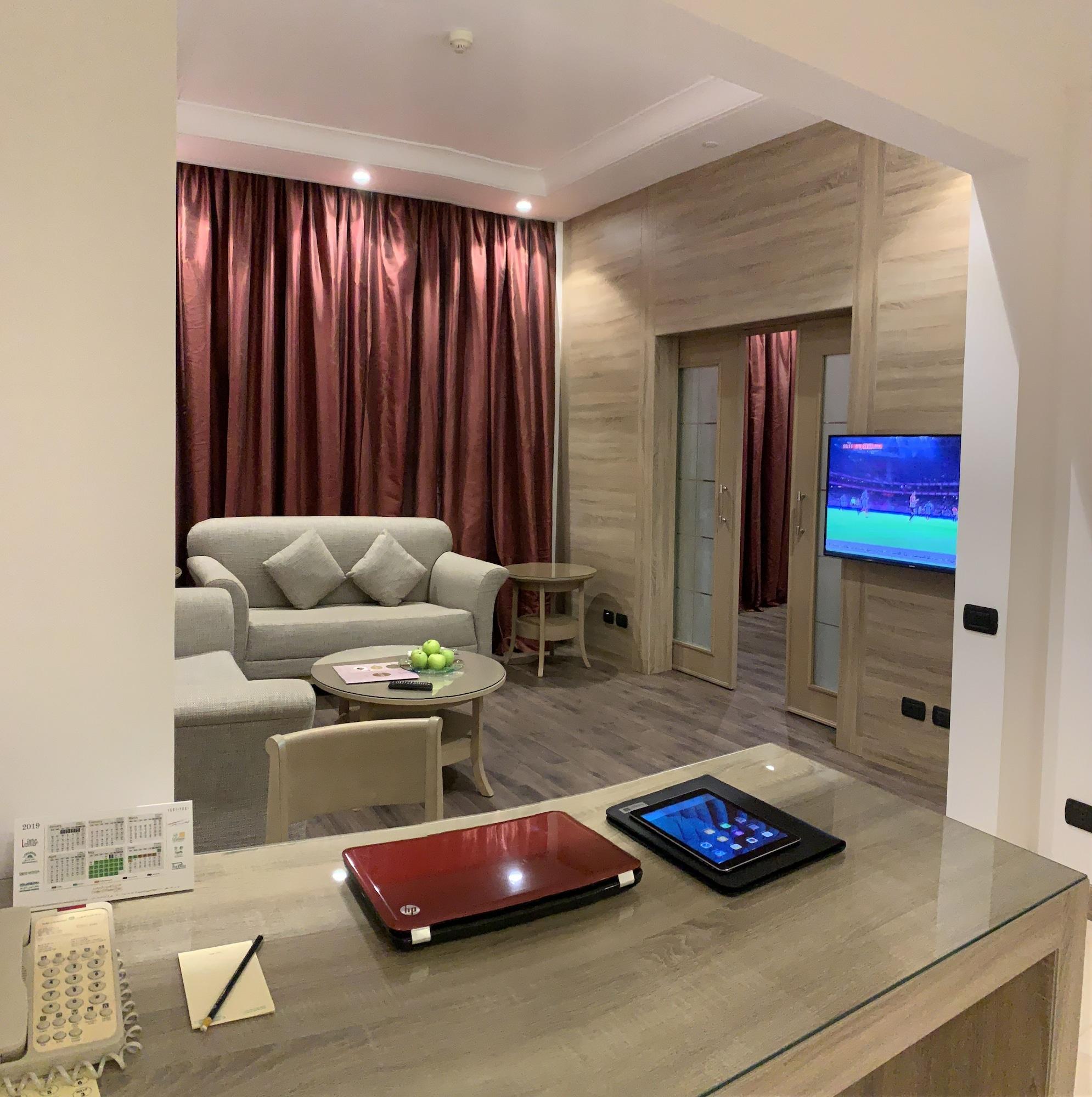 โรงแรมคาร์ลตันอัลโมไอเบด ดัมมัม ภายนอก รูปภาพ A suite at the hotel