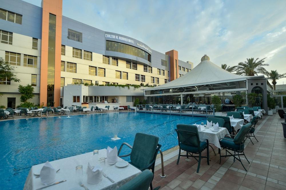 โรงแรมคาร์ลตันอัลโมไอเบด ดัมมัม ภายนอก รูปภาพ The swimming pool at the hotel