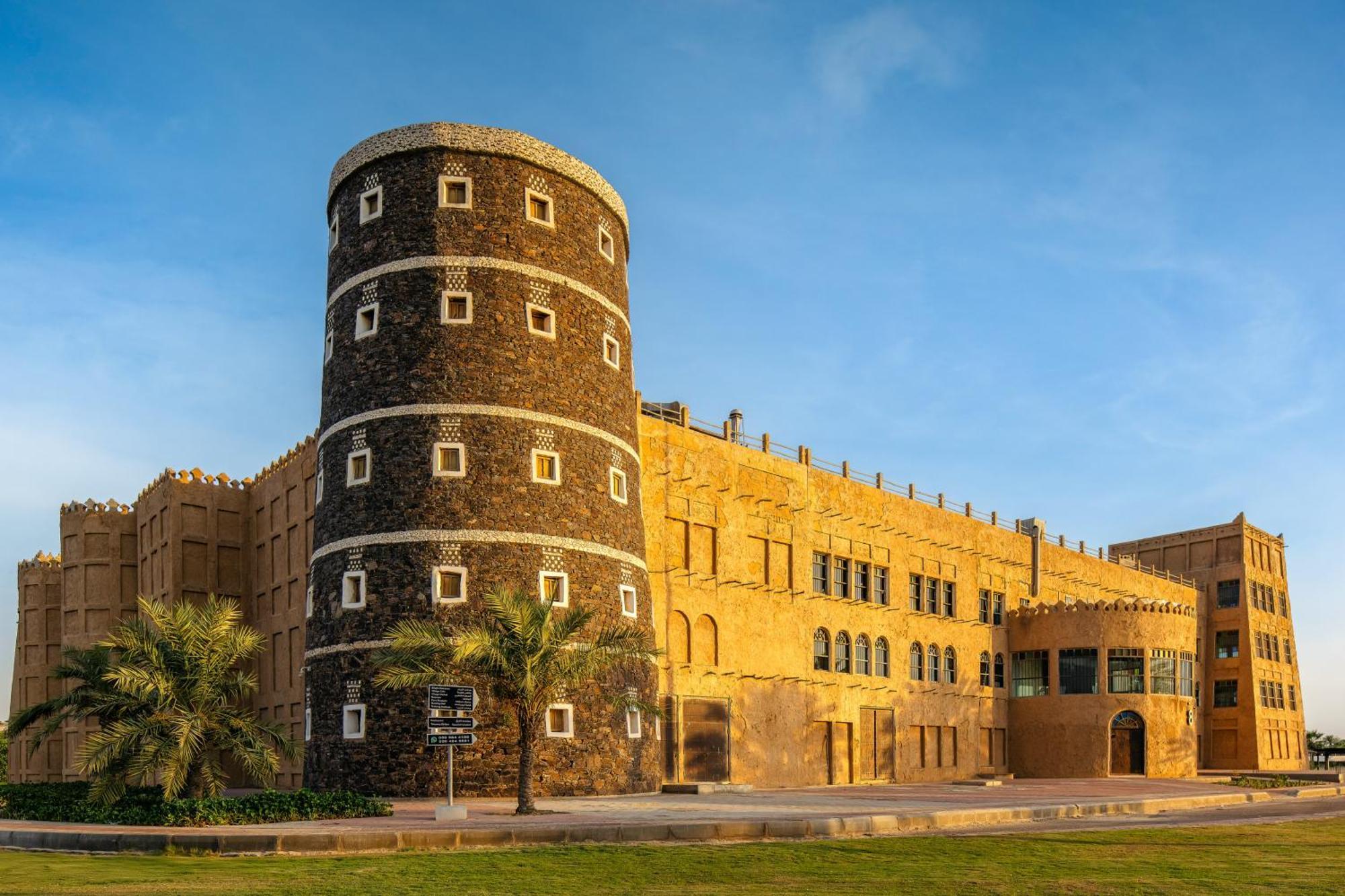โรงแรมคาร์ลตันอัลโมไอเบด ดัมมัม ภายนอก รูปภาพ Al Jahili Fort