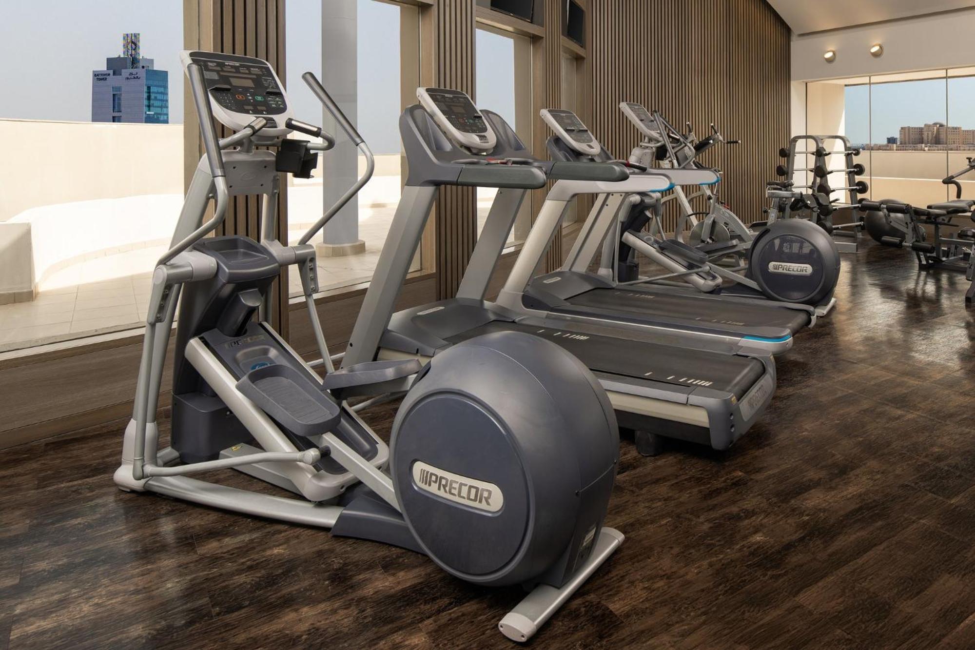 โรงแรมคาร์ลตันอัลโมไอเบด ดัมมัม ภายนอก รูปภาพ A Precor elliptical trainer