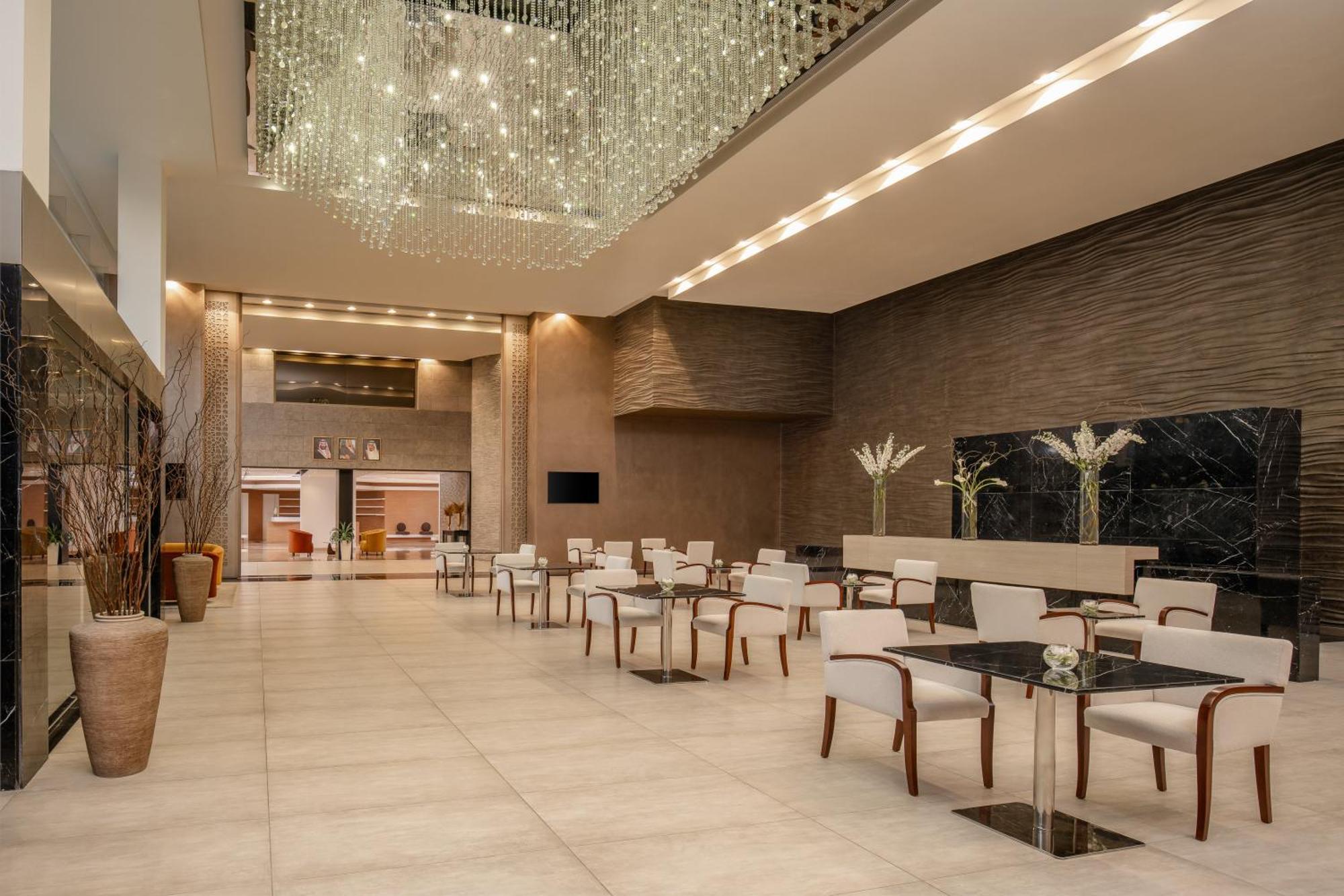 โรงแรมคาร์ลตันอัลโมไอเบด ดัมมัม ภายนอก รูปภาพ The lobby