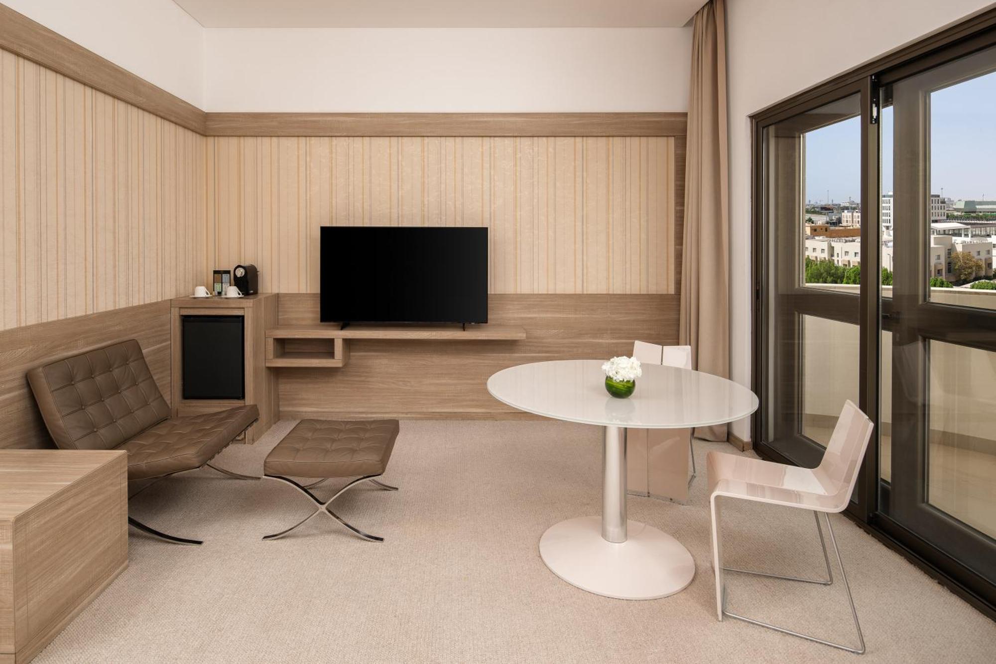 โรงแรมคาร์ลตันอัลโมไอเบด ดัมมัม ภายนอก รูปภาพ A suite at the hotel