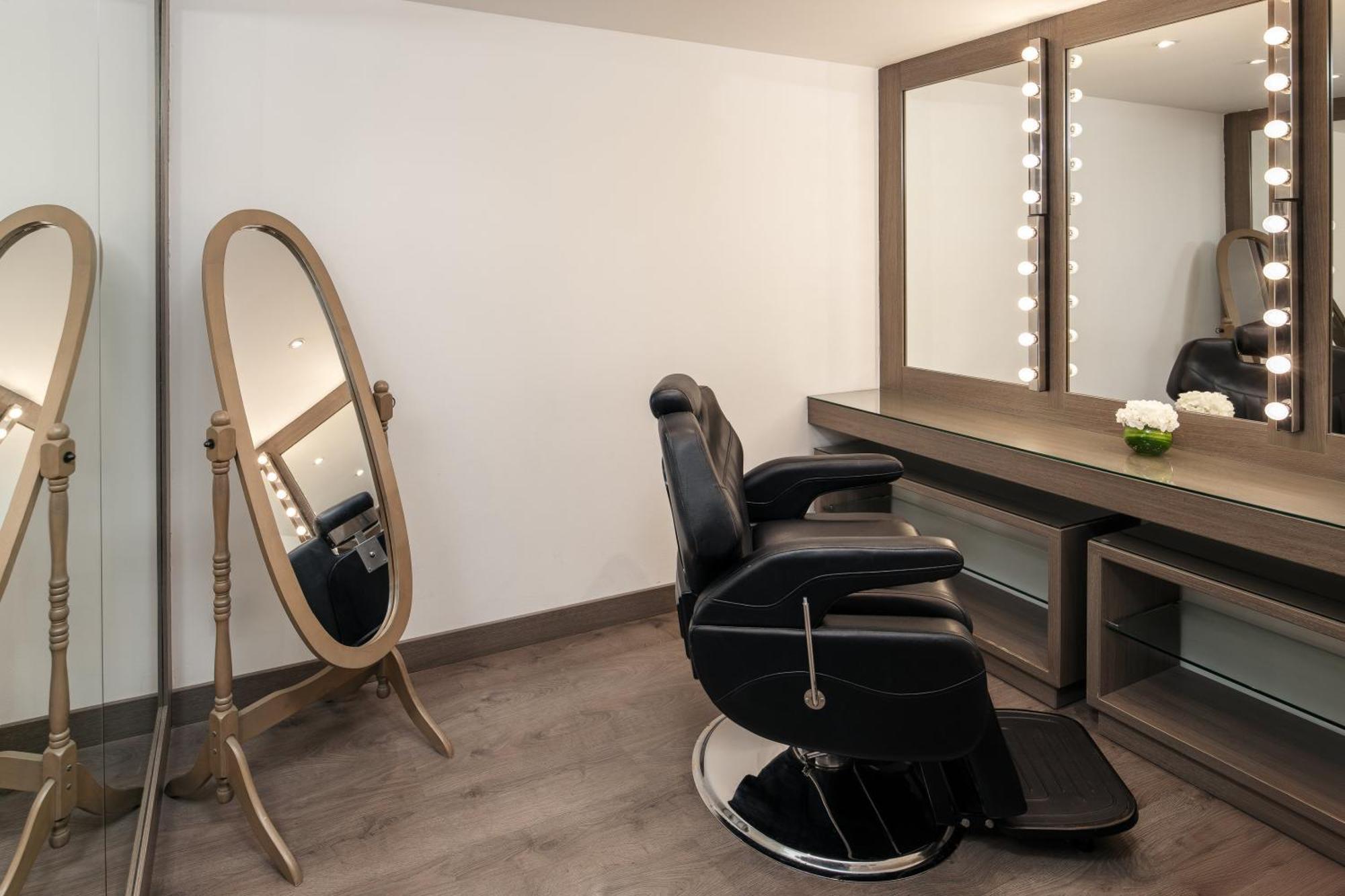 โรงแรมคาร์ลตันอัลโมไอเบด ดัมมัม ภายนอก รูปภาพ The salon's interior