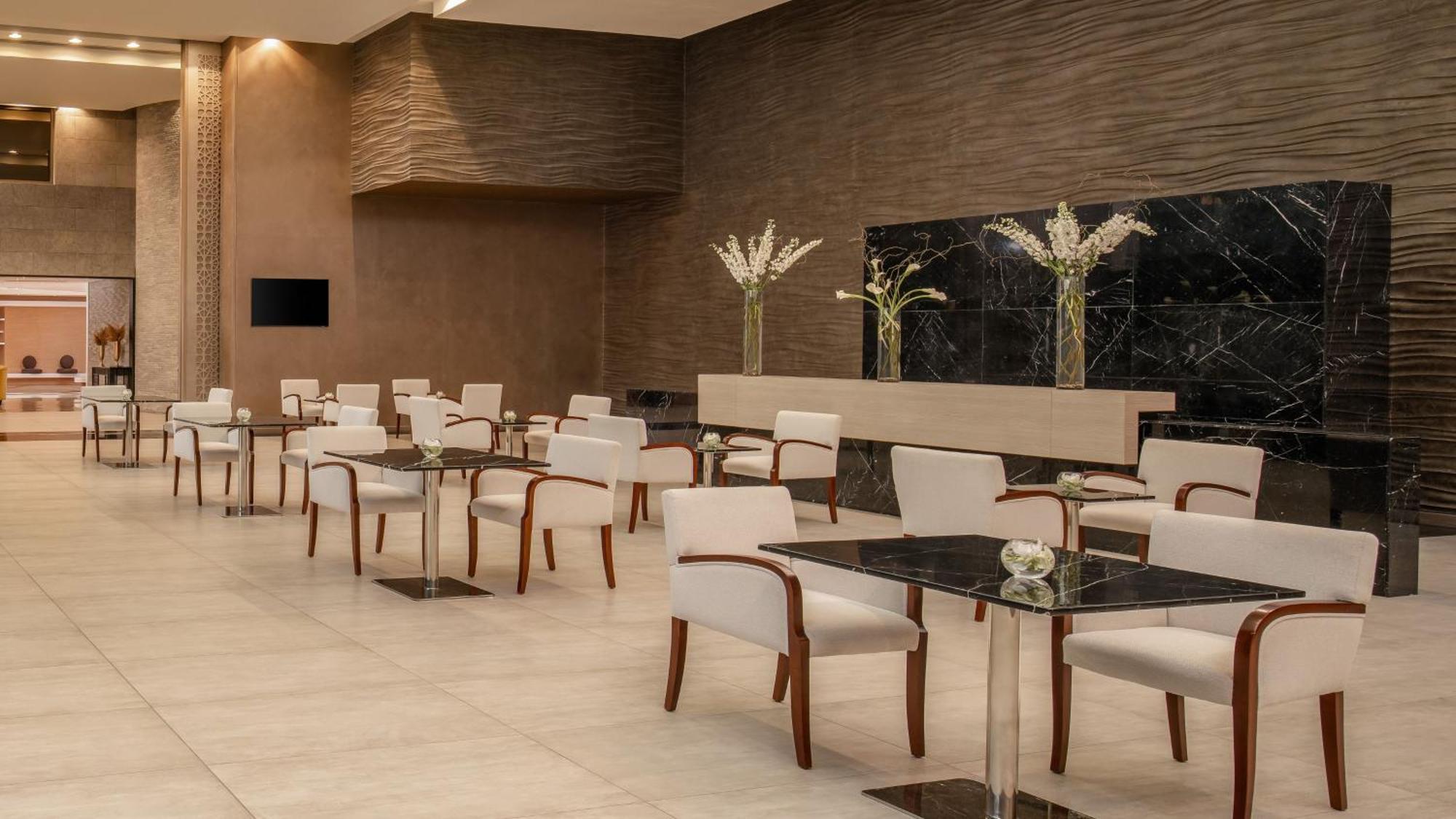 โรงแรมคาร์ลตันอัลโมไอเบด ดัมมัม ภายนอก รูปภาพ The lounge at the airport