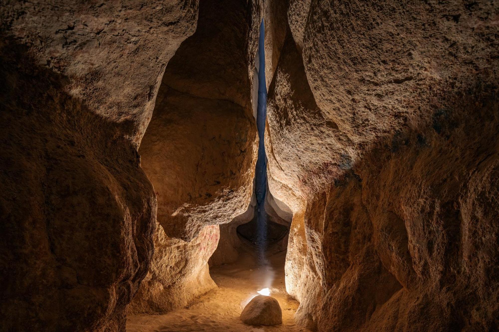 โรงแรมคาร์ลตันอัลโมไอเบด ดัมมัม ภายนอก รูปภาพ The grotto of Saint-Michel